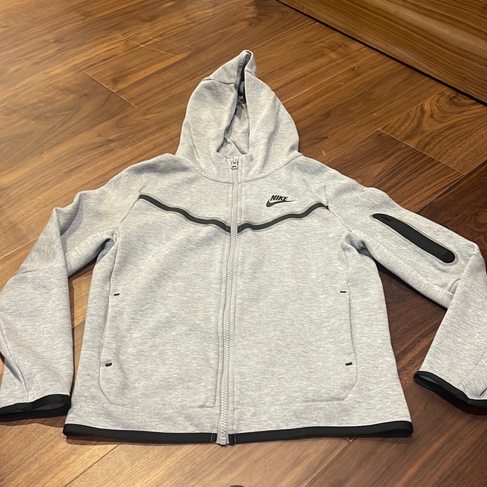 Nike Tech Fleece Youth Large